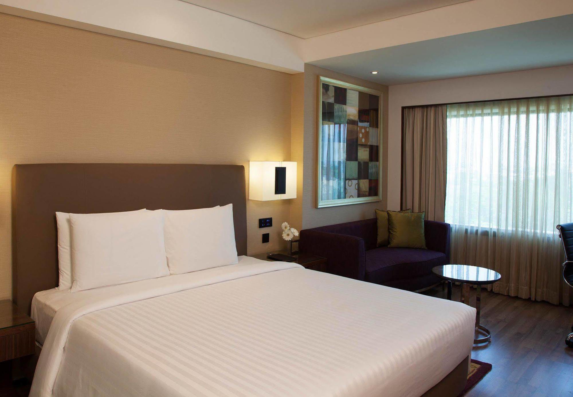 Courtyard By Marriott Chennai Hotel Kültér fotó
